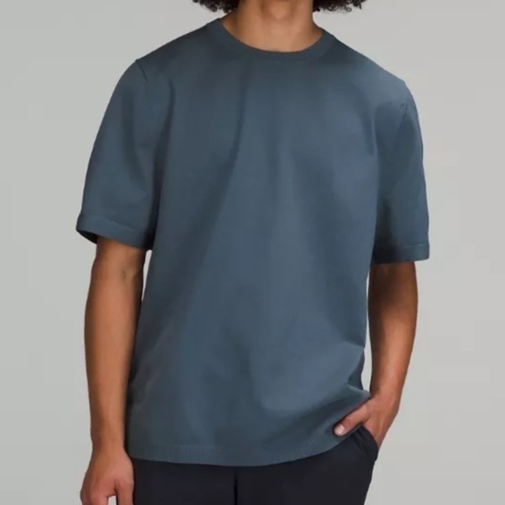 Lululemon Mens Lightweight Knit Shirt Sleeve Crew - Small